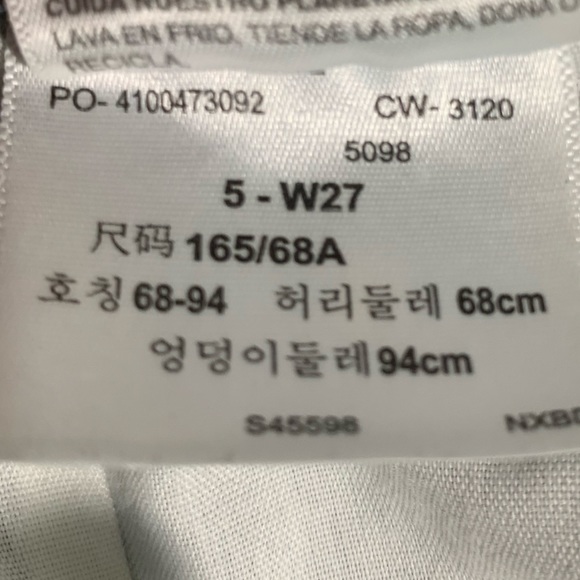 Levi’s signature mom denim cut off jean shorts - Picture 7 of 9